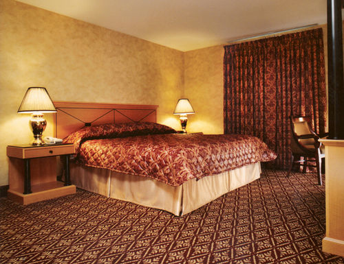 Bertram Inn And Conference Center Aurora Екстериор снимка