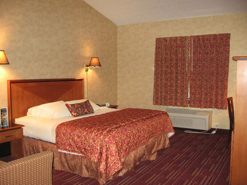 Bertram Inn And Conference Center Aurora Екстериор снимка