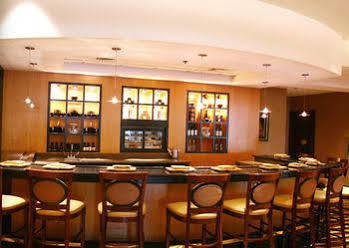 Bertram Inn And Conference Center Aurora Екстериор снимка