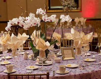 Bertram Inn And Conference Center Aurora Екстериор снимка